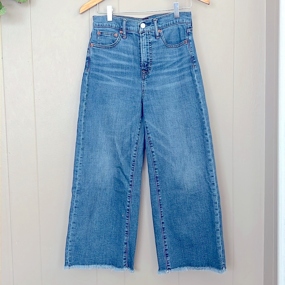Gap High Waist Super Wide Leg Jeans medium wash, 24’ inseam